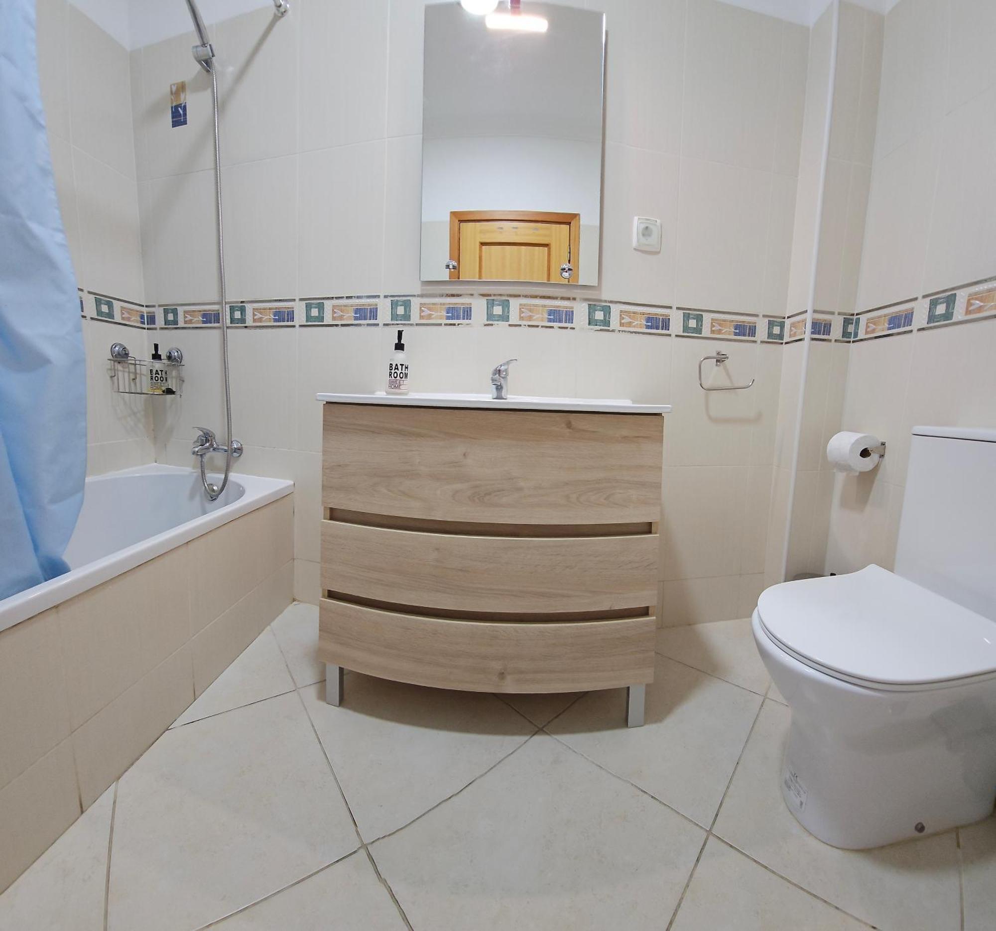 Harbour'S Way, Spacious And Cosy Apartment, With Ac Olhão Exteriör bild